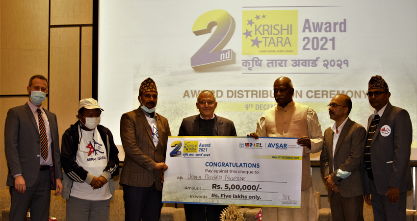 Minister for Agriculture and Livestock Development Mahendra Prasad Ray Yadav handing over the cheque to the 2nd Krishi Tara Award winner at the function. Also joining were DCM at Embassy of Israel, Dr. Mahabir Pun, award winner, Israeli envoy and Dr. Bishnu Prasad Chapagain (far right).