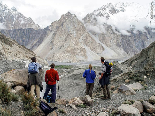 Tourists enjoying at the Himalayas. Image File: Inside Himalayas