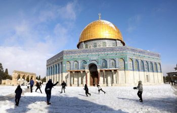 Snow at the Dome of the Rock and the Temple Mount in Jerusalem, January 27, 2022 (Noam Revkin Fenton/Flash90)