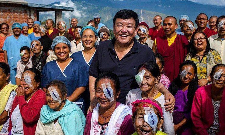 Dr. Sanduk Ruit (black T-shirt) with eye patients.