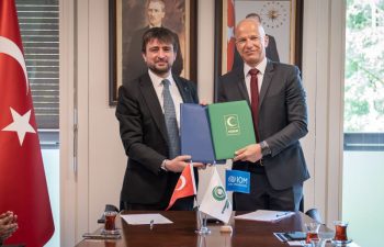 Secretary General of the International Federation of Green Crescent, Amb. Dr. Mehmet Güllüoğlu, together with Vincent Houver, Director of IOM’s Department of Mobility Pathways and Inclusion. Photo: IOM/2026